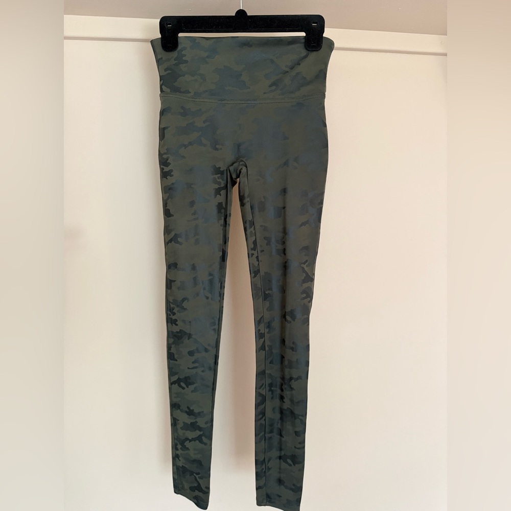 Spanx Camo Print Leggings M